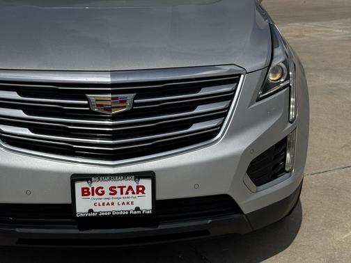 Radiant Silver Metallic 2017 Cadillac XT5 Luxury