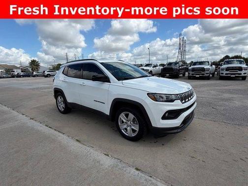 Bright White Clearcoat 2022 Jeep Compass Latitude
