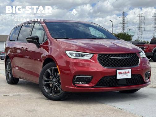 Red Hot Pearlcoat 2026 Chrysler Pacifica L