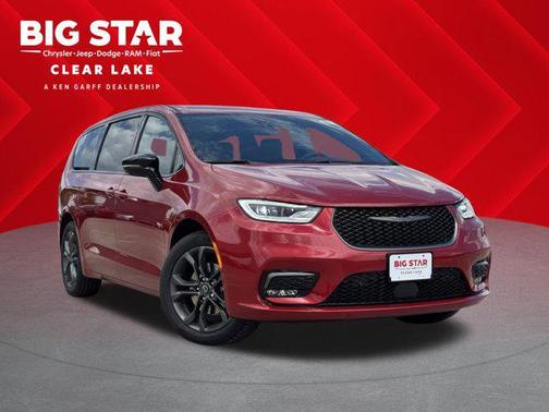 Red Hot Pearlcoat 2026 Chrysler Pacifica L