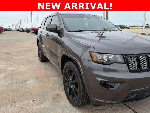 Granite Crystal Metallic Clearcoat 2021 Jeep Grand Cherokee Laredo
