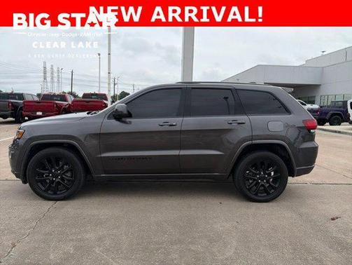Granite Crystal Metallic Clearcoat 2021 Jeep Grand Cherokee Laredo