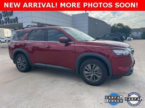 2022 Nissan Pathfinder SV