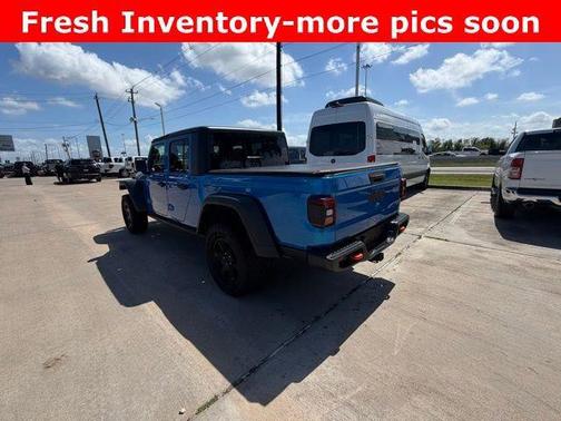 Hydro Blue Pearlcoat 2022 Jeep Gladiator Mojave