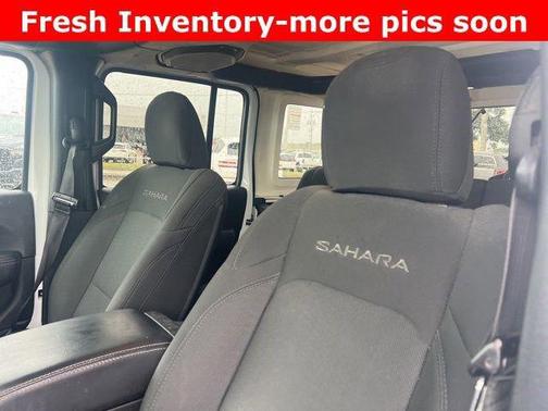 Bright White Clearcoat 2019 Jeep Wrangler Unlimited Sahara