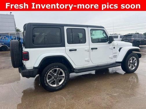 Bright White Clearcoat 2019 Jeep Wrangler Unlimited Sahara