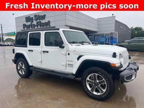 Bright White Clearcoat 2019 Jeep Wrangler Unlimited Sahara