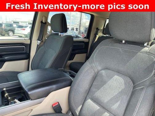 Diamond Black Crystal Pearlcoat 2019 RAM 1500 Big Horn