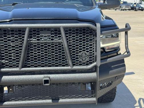 Diamond Black Crystal Pearlcoat 2022 RAM 2500 Laramie
