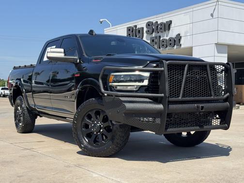 Diamond Black Crystal Pearlcoat 2022 RAM 2500 Laramie