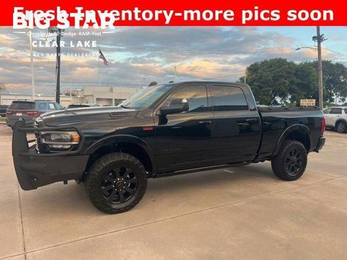 Diamond Black Crystal Pearlcoat 2022 RAM 2500 Laramie