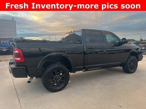 Diamond Black Crystal Pearlcoat 2022 RAM 2500 Laramie