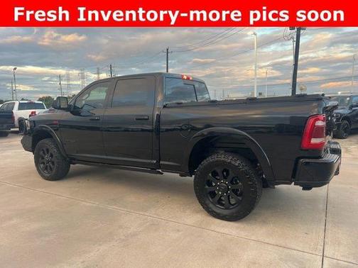 Diamond Black Crystal Pearlcoat 2022 RAM 2500 Laramie