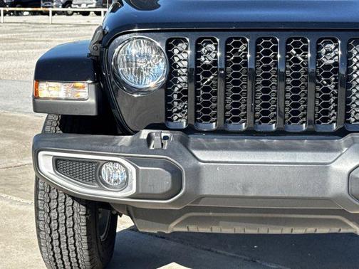 2022 Jeep Gladiator Sport S