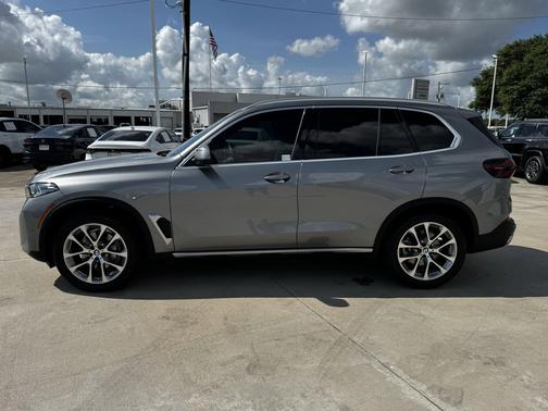 Skyscraper Grey Metallic 2025 BMW X5 xDrive40i