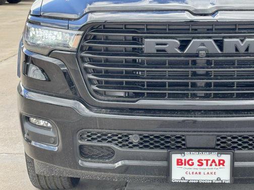 Diamond Black Crystal Pearlcoat 2026 RAM 1500 Laramie