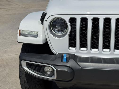 Bright White Clearcoat 2023 Jeep Wrangler 4xe Sahara