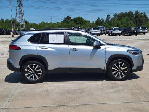 2024 Toyota Corolla Cross XLE