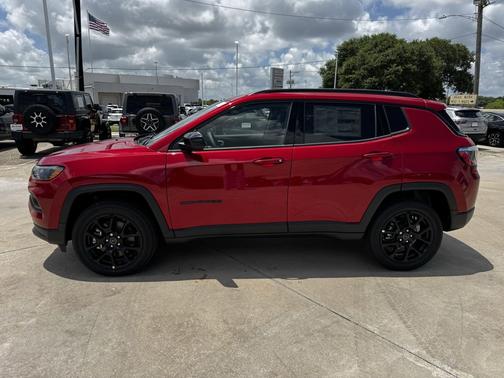 Red Hot Pearlcoat 2026 Jeep Compass Latitude