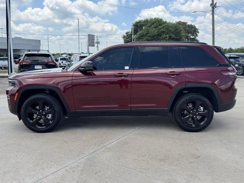 Velvet Red Pearlcoat 2025 Jeep Grand Cherokee Limited