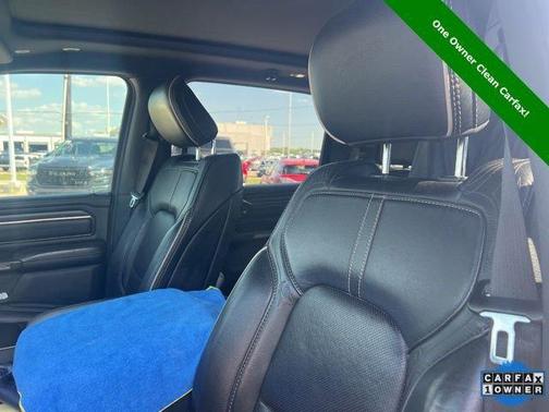 Diamond Black Crystal Pearlcoat 2021 RAM 1500 Limited