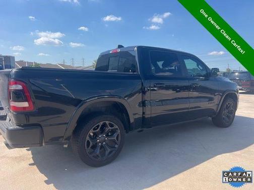 Diamond Black Crystal Pearlcoat 2021 RAM 1500 Limited