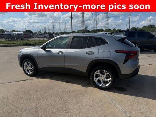 Sterling Gray Metallic 2024 Chevrolet Trax LS