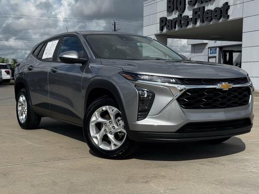 Sterling Gray Metallic 2024 Chevrolet Trax LS