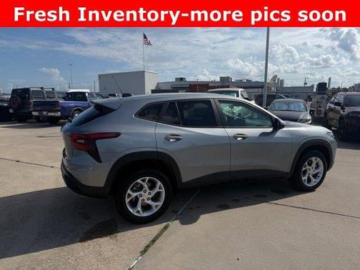 Sterling Gray Metallic 2024 Chevrolet Trax LS