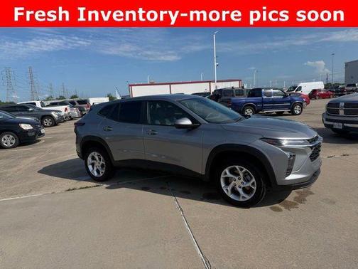 Sterling Gray Metallic 2024 Chevrolet Trax LS