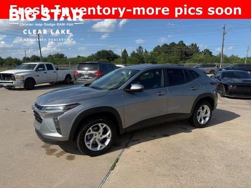 Sterling Gray Metallic 2024 Chevrolet Trax LS