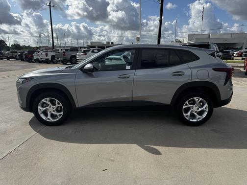 Sterling Gray Metallic 2024 Chevrolet Trax LS