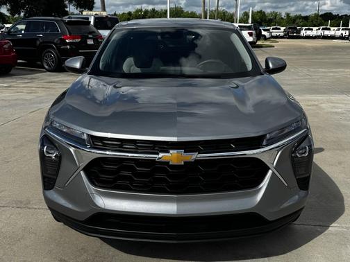 Sterling Gray Metallic 2024 Chevrolet Trax LS