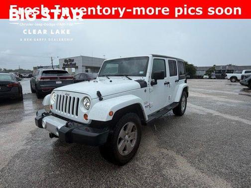 Bright White Clear Coat 2011 Jeep Wrangler Unlimited Sahara