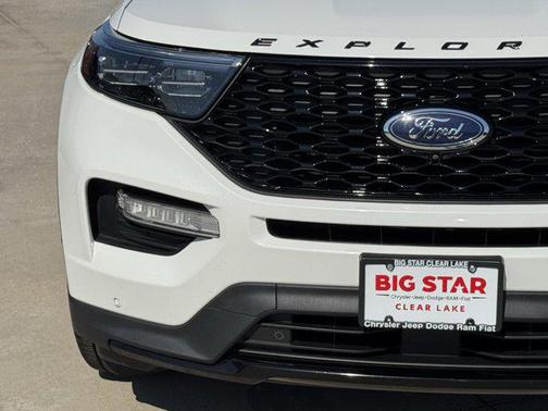 White Metallic 2022 Ford Explorer ST