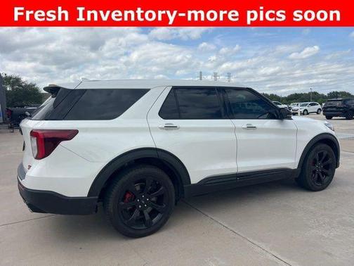 White Metallic 2022 Ford Explorer ST