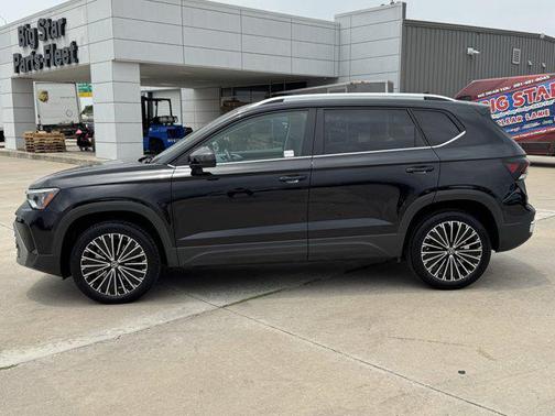 Black 2025 Volkswagen Taos SE