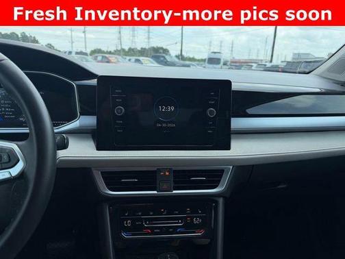 Black 2025 Volkswagen Taos SE