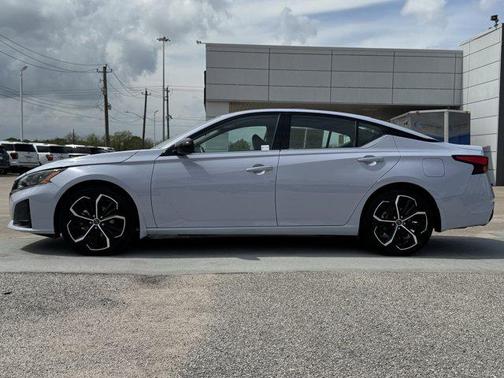 Gray Sky Pearl 2025 Nissan Altima SR