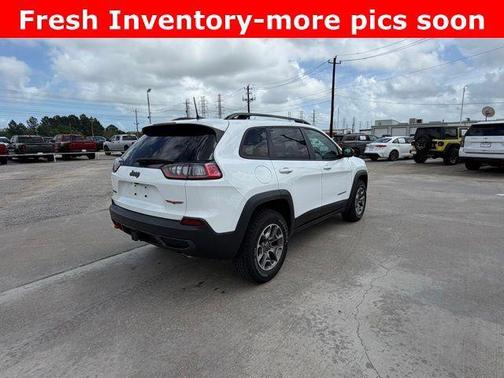 Bright White Clearcoat 2022 Jeep Cherokee Trailhawk
