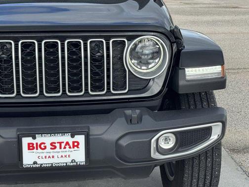 Black Clearcoat 2025 Jeep Wrangler Sahara