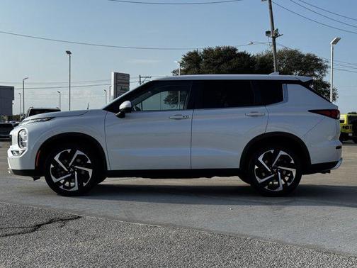 2023 Mitsubishi Outlander 4DR FWD SE