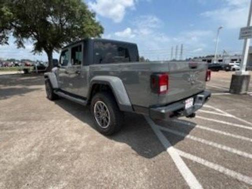 2022 Jeep Gladiator Overland