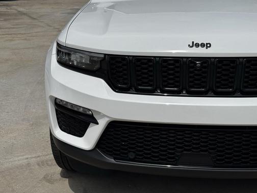 Bright White Clearcoat 2023 Jeep Grand Cherokee Limited