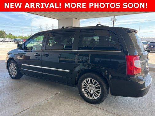 2015 Chrysler Town & Country Touring-L