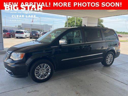 2015 Chrysler Town & Country Touring-L