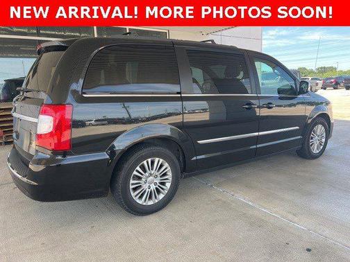 2015 Chrysler Town & Country Touring-L