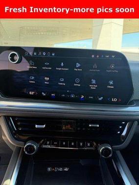 Iridescent Pearl Tricoat 2025 Chevrolet Suburban RST