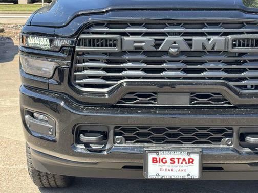 Diamond Black Crystal Pearlcoat 2026 RAM 2500 Black Express