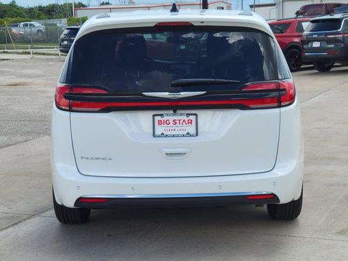 2026 Chrysler Pacifica L
